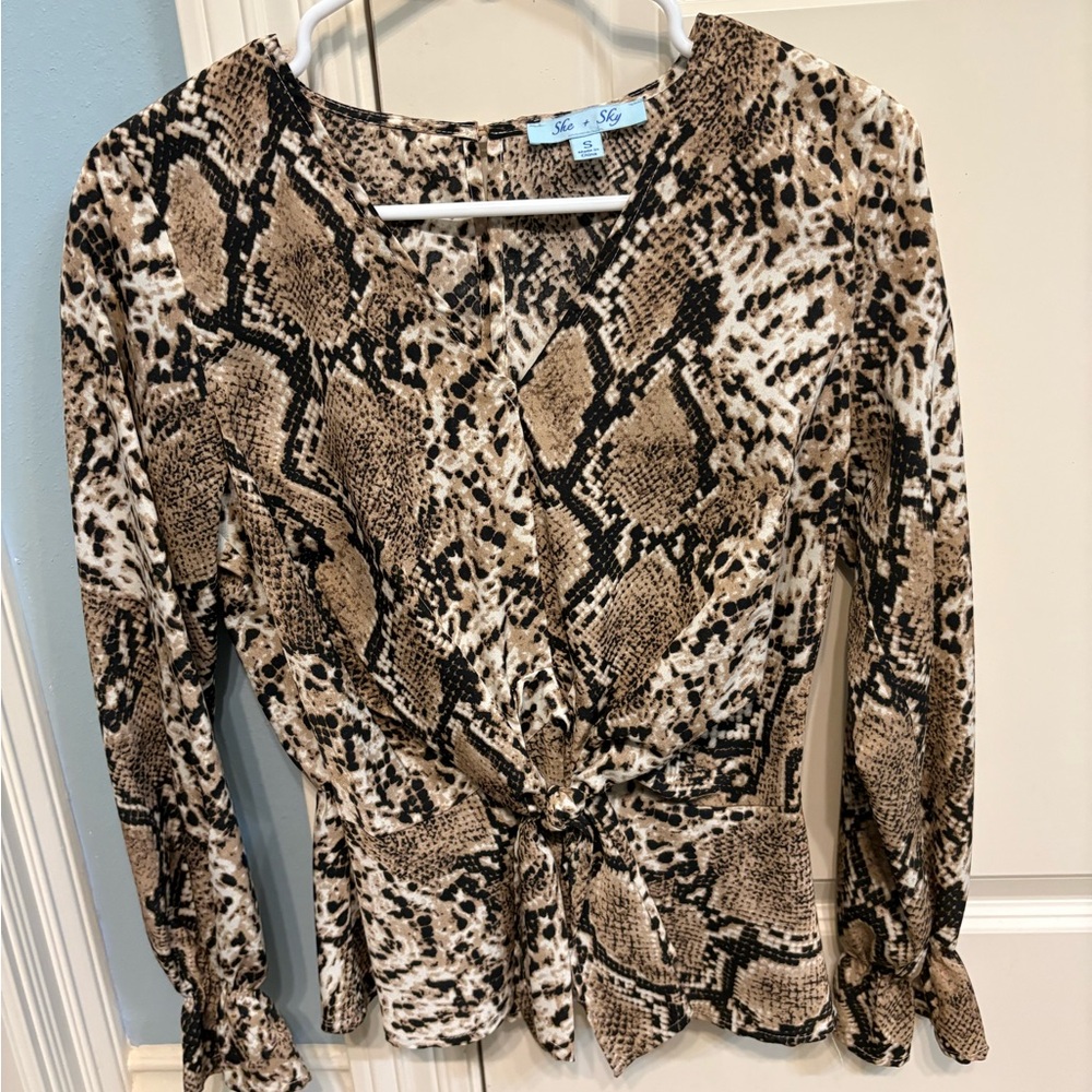 Animal Print Knot Front Peplum Top
